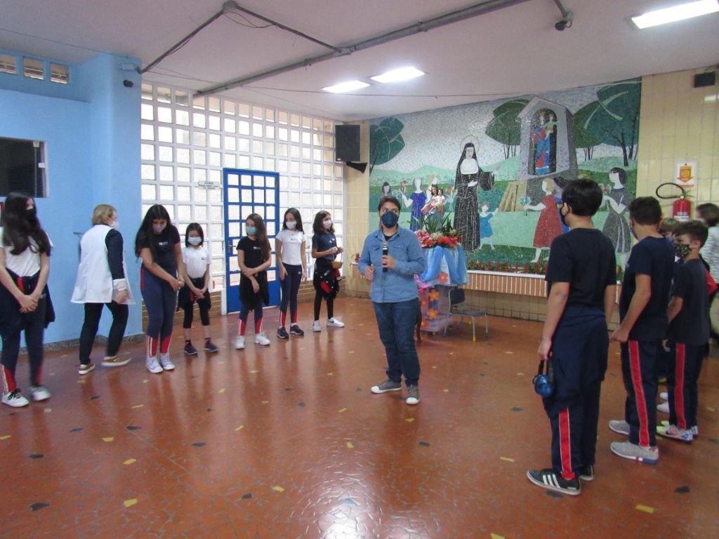 INSA realiza Coroação de Nossa Senhora Auxiliadora com a participação do 5º ano Ensino Fundamental I