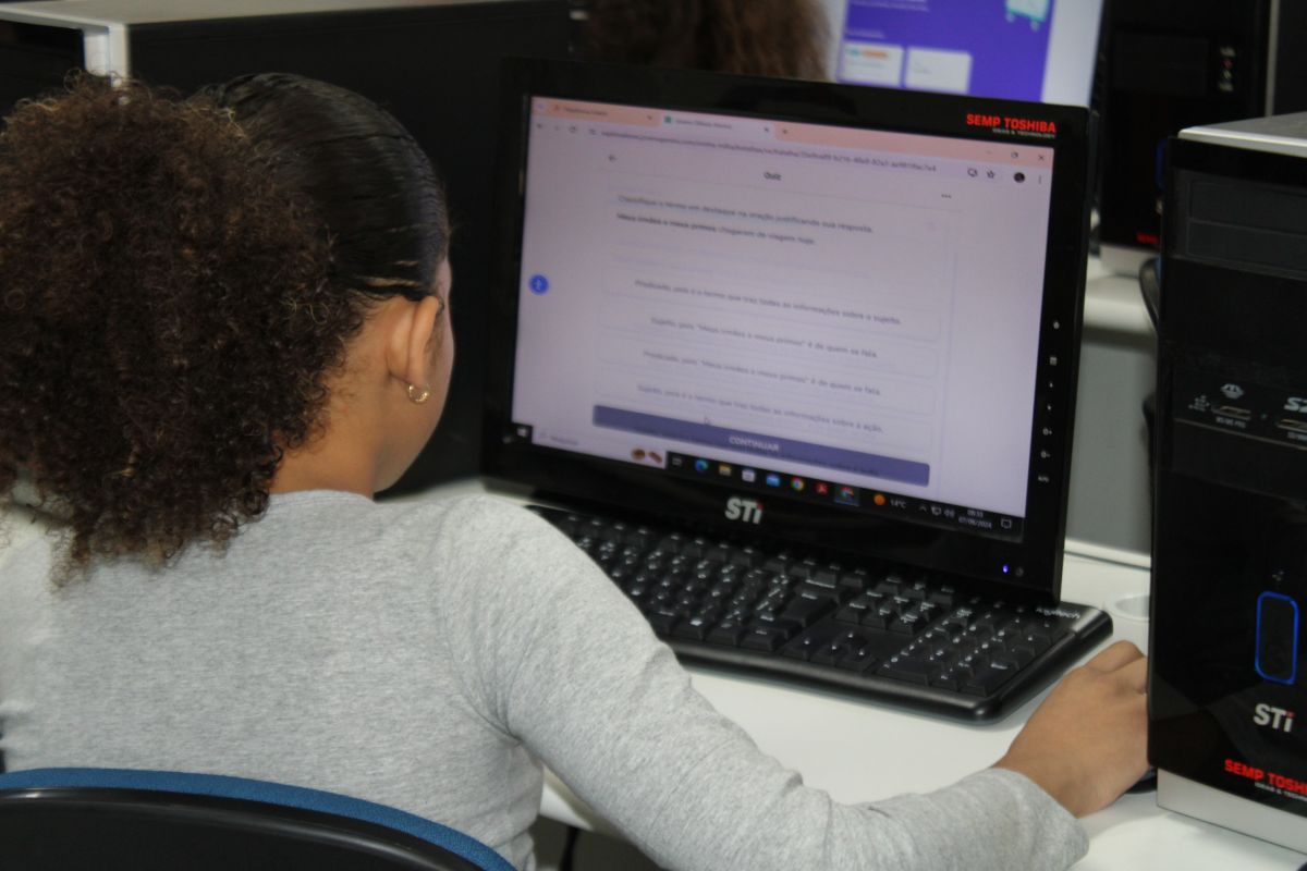Aventuras Linguísticas: Estudantes Exploram o Mundo da Gramática de Forma Lúdica
